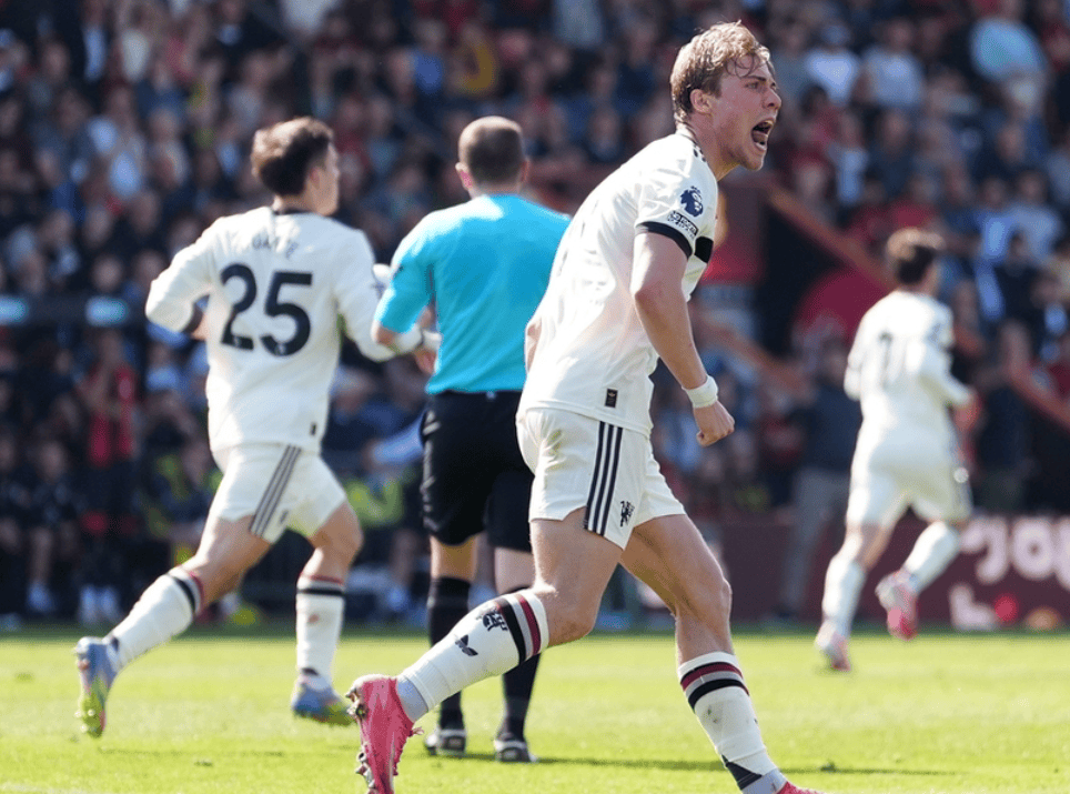 霍伊伦29场4球，加纳乔33场5球，曼联弃将完爆他们：30场11球