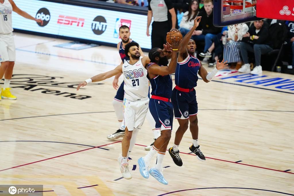 穆雷狂砍43+7哈登仅11分 掘金轻取快船拿到赛点